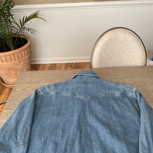 Levi’s oversized denim shirt, size large - Picture 3 of 4